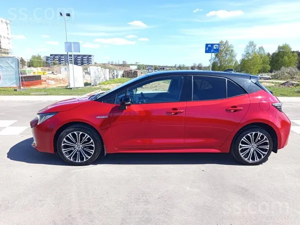 Toyota Corolla Hybrid Luxury komplektācija 5d Hatchback 1
