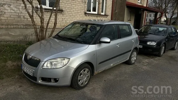 Pārdodu auto ar maziem defektiem, rūsa diezgan(caurrūsējis nav), gaudo gultn