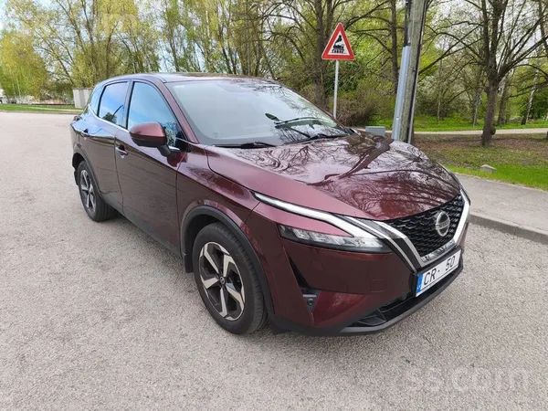 Pārdod auto, pirkts salonā, veikta apkope pie dīlera.