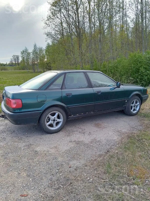 Pārdodu audi 80 b4 braucamā stāvoklī. Motors strādā uz benzīna un arī uz gāz