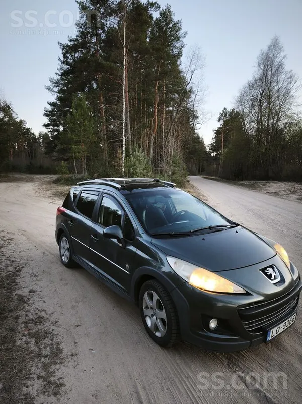 Pārdodu auto 
Ekonomisks dīzelītis – brauc, ved, dara savu darbu. 
Perfekt