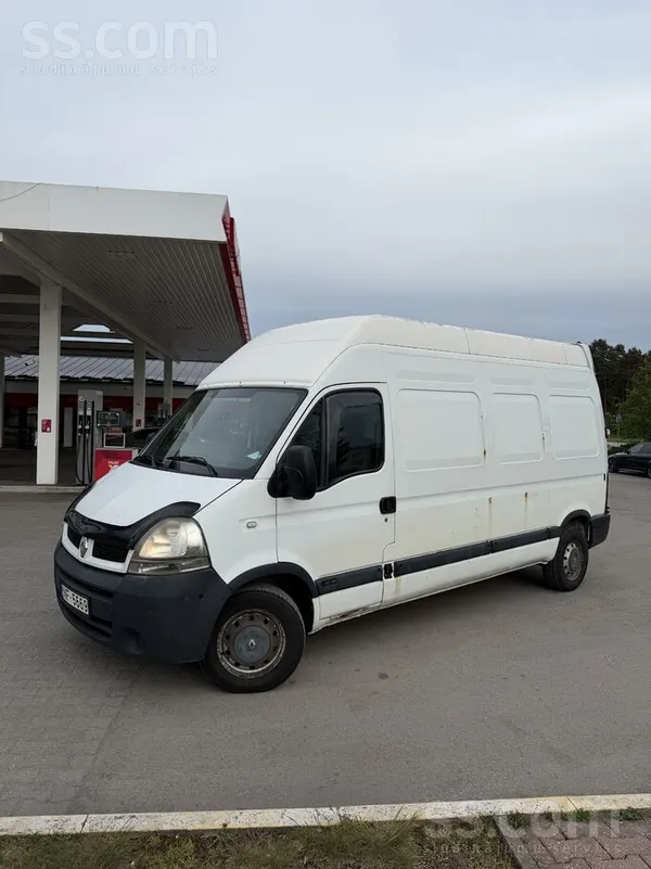 Renault Tirgoju busu ar augstajiem griestiem, labā tehnisk