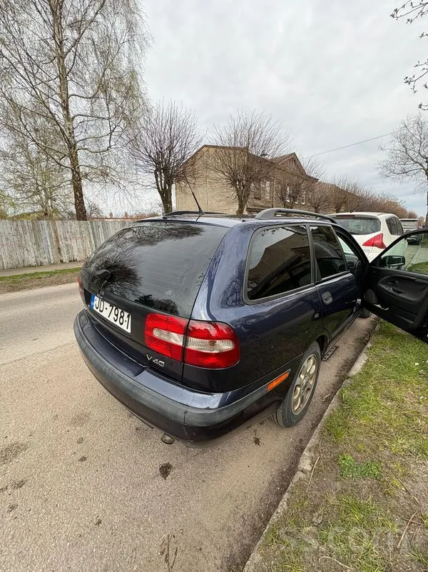 Volvo Pārdod labu un ekonomisku auto sakarā ar lielāka a