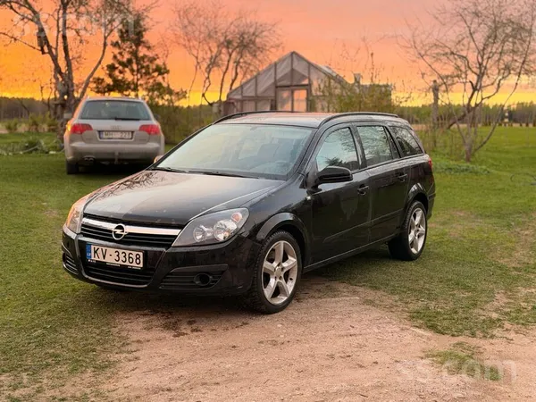 Opel Pardodas labs opelis ar jaunu skati. Auto pilna da