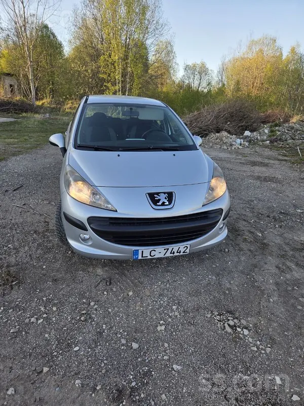 Pārdodas auto peugeot 207 1.4 dīzelis, pie 205000 km mainīta zobsiksna, auto
