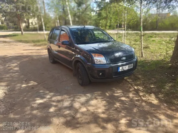 Продаю машину очень экономную. 
Техническое состояние очень хорошее. 
Есть
