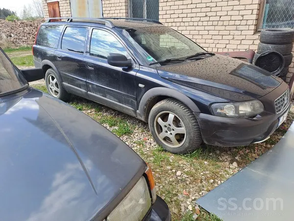 Pārdošanā labi saglabāts/nasarūsējis Volvo xc70 ar uzticamo un vienkāršo 120