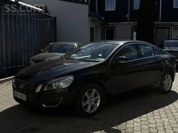 Pārdod Volvo S60 ar 1.6 dīzeļdzinēju un manuālo pārnesumkārbu, Summum komple