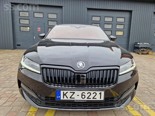 Škoda Superb HB Sportline FL 2, 0 Tdi 110kW 7-k. Dsg. 3gb atslēgas. 
Automa