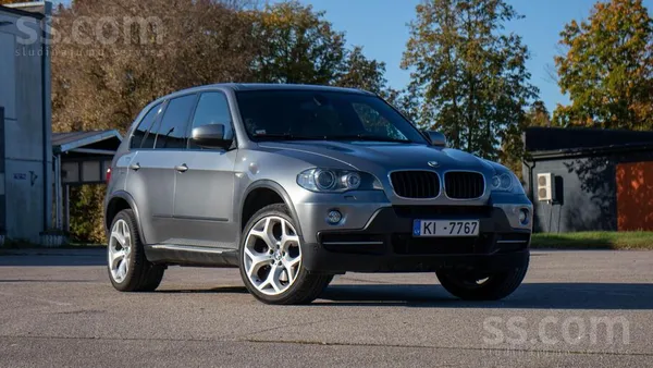 BMW Pārdodu koptu un uzturētu BMW X5 E70 3.0d 173 kW (