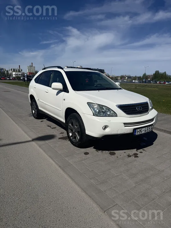 Pārdod uzticamu automašīnu. Divi īpašnieki. Esmu otrais īpašnieks, un tā ir