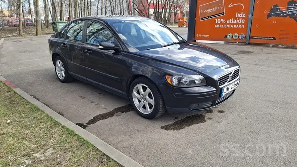 Volvo Tiek pārdots uzticams un ekonomisks automobilis. 