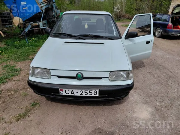 Pārdodu vai mainu pret Audi 100.c. 3. Tātad par škodiņu 1, 3 benzīns pilnīgi