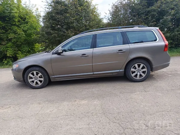 Volvo Pārdod Volvo V70 2, 0d 100kw. Auto labā vizuālā un