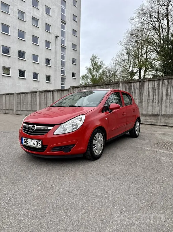 Opel Pārdodu ekonomisku un uzticamu auto -Opel Corsa.