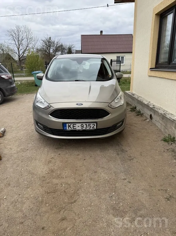 Ford Auto tehnisko izgaja ar pirmo reizi. Degvielas pat