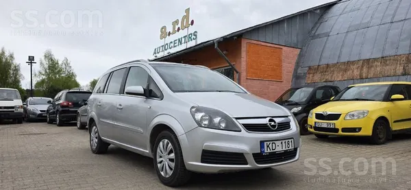 Opel Praktisks, ietilpīgs (septiņas vietas) un ekonomis