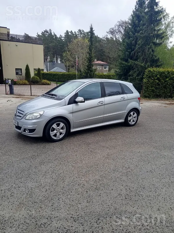 Pārdodu Mercedes-Benz 103kw140hp. Brauc dinamiski un patīkami. Vienas rokās