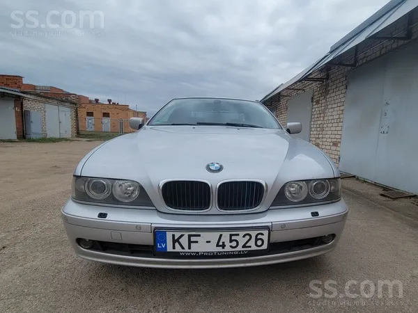 BMW E39 2.2 бензин/газ. 
Установлен газовый баллон (68 л) вместо запасного