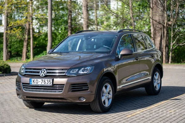 2013.g VW Touareg 3.0Tdi 245Zs 180kW
218 300km
-Adaptīvās tālās gaismas ("