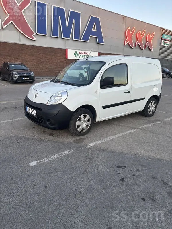 Pardod labi saglabājušos auto, nav caurrūsējis. Viss strādā nesen nomainīta