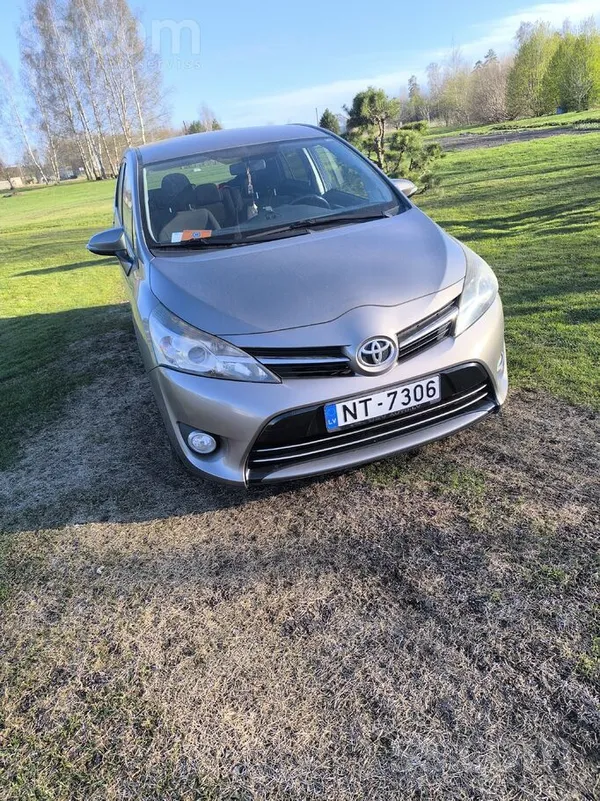 Toyota Pārdodu ļoti labu un ekonomisku auto ar tiko iziet