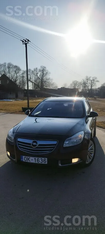 Opel Tirgoju ekonomisku un ietilpīgu Opel Insignia, teh