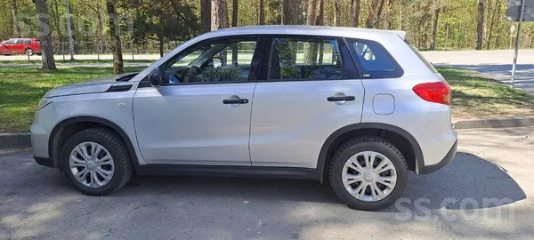 Pārdod 2016.gada Suzuki Vitara labā stāvoklī, 1, 6 benzīns, mehāniskā ātrumk