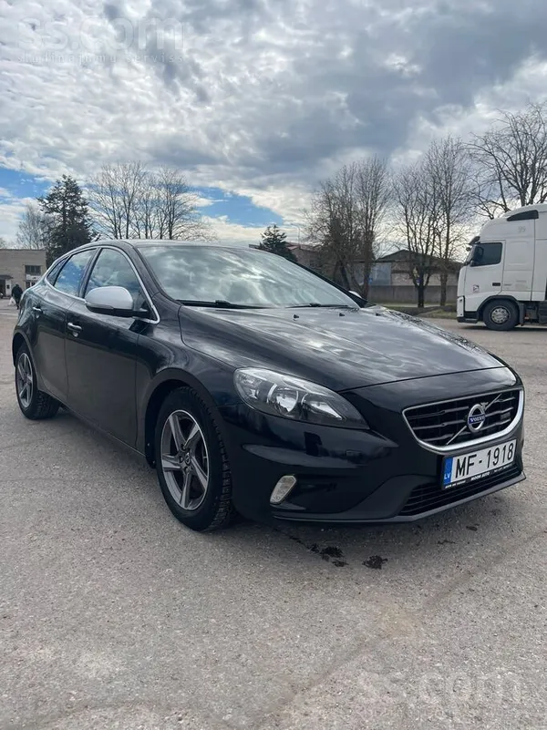 Volvo R - design, ļoti skaists auto. 140kw. Nesen veikta