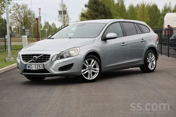 Volvo V60, 2.0d, 120kw, automāts, labā stāvoklī kā tehniski tā vizuāli. Laba