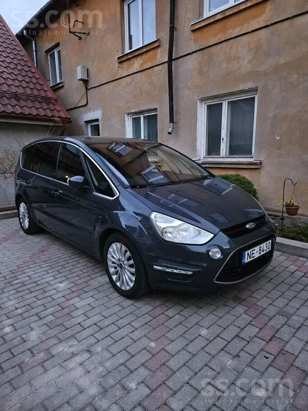 Pārdodu ietilpīgu un komfortablu ģimenes automobili ar ekonomisku un uzticam