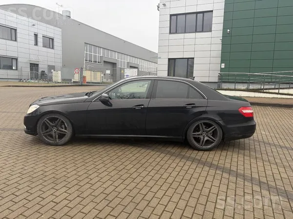 Pārdodu uzticamu un koptu Mercedes-Benz W212 ar pārbaudītu 2.1 Cdi dīzeļdzin
