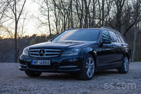 Labs, ļoti labi saglabāts un uzturēts auto. Rūsas nav, tīrs kārtīgs salons.