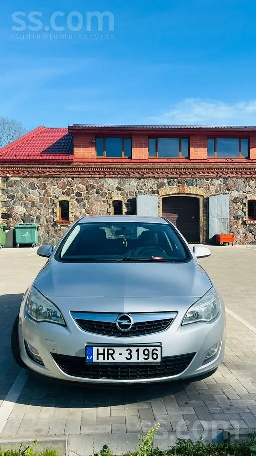 Oriģināls, pierādāms mazs nobraukums 200256 km. 
Kopts auto - tikko samainī
