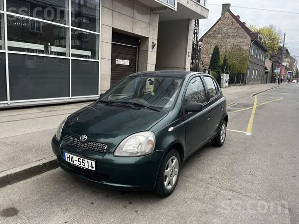 Toyota Toyota Yaris 1.3 автомат. 