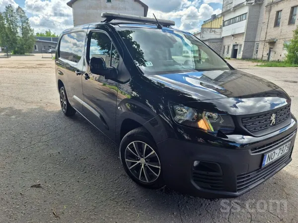Peugeot Praktisks auto, tehniski uzpasēts, nomainita ķēde,
