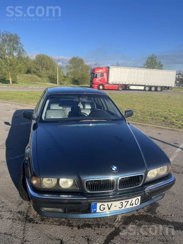 Tirgojas 730i v8 bendzīns 
Viss braucās un tehniski nekas netraucē. Ir savi