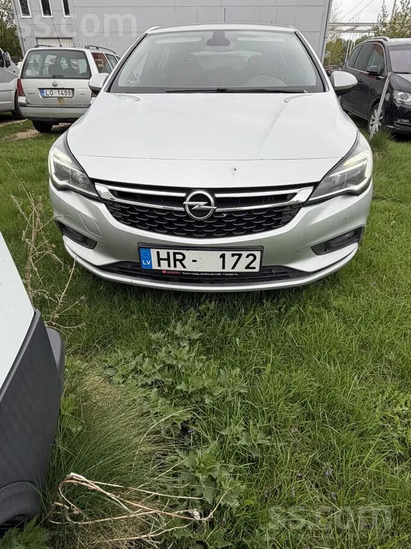 Opel Mašīna reģistrēta uz uzņēmuma, apkopes veiktas lai