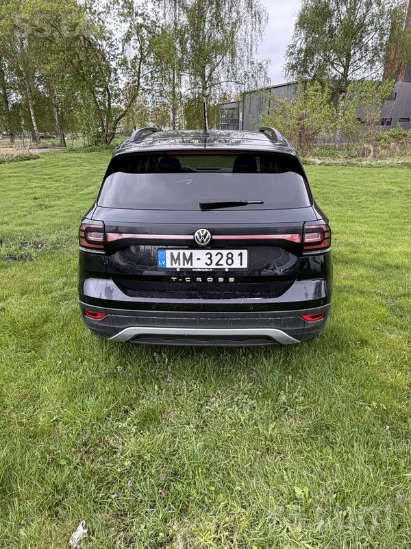 Volkswagen Automašīna reģistrēta uz uzņēmumu. Apkopes veiktas