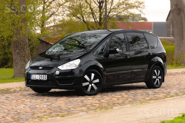 Ford Pārdošanā 7 vietu Ford S-Max