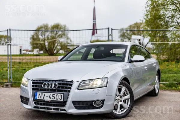Audi Audi A5 ar 2.7 Tdi dīzeļdzinēju un automātisko ātr