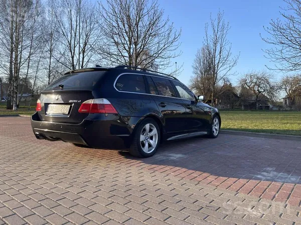 BMW 535 E60 ar 3.0 litru dizeļdzinēju un automātisko transmisiju. 200kw.