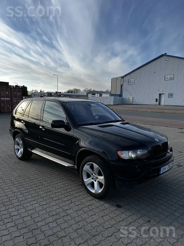 BMW Sterils BMW X5 ar ļoti labu komplektāciju un leğen
