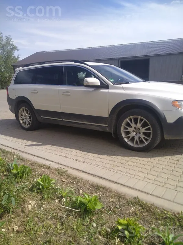 Volvo Pārdodu saudzētu automašīnu.