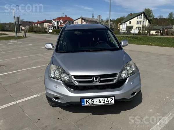 Pārdodu auto Honda Cr-V 2011.gada ar jaunu tehnisko apskati . Skabes āķis ,