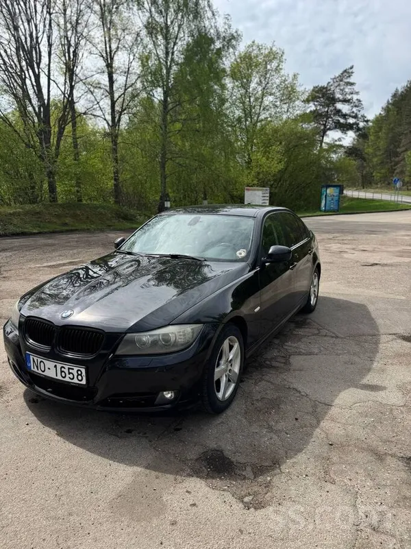 BMW Pārdod BMW 320d E90 sedanu, 2011. gada izlaidums. 