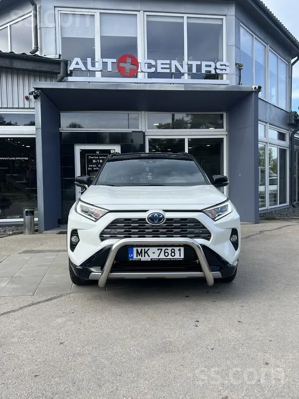 Pārdodu Toyota Rav4 Hybrid 2.5 Luxury ar pilnpiedziņu 4x4.Auto ir teicamā te