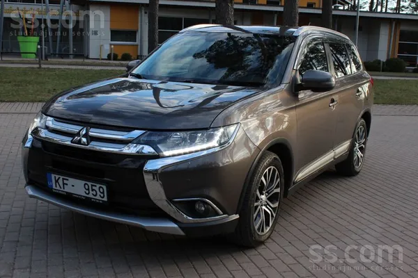 2015.g. 30. dec. auto, iegādāts Skandi Motors, esmu otrā īpašniece. 
- Gaiš