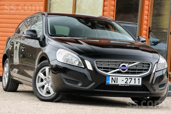 Pārdod ekonomisku, uzticamu un koptu Volvo V60, 12.2011.g. , 6 ātrumi. 
Vid