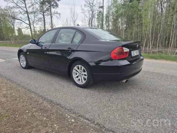 BMW Pardodu 318i.